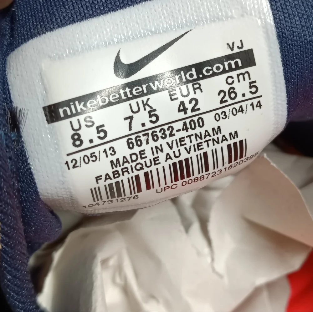 RARE NIKE RosheRun Men's 2014 World Cup Sneaker NYC Edition